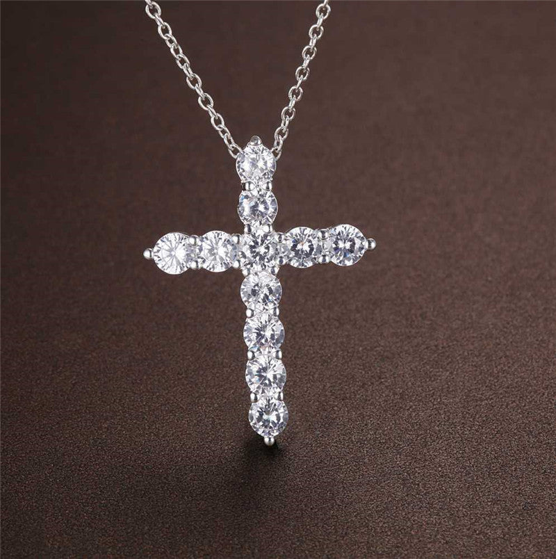 Cross pendant necklace