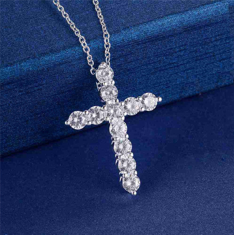 Cross pendant necklace