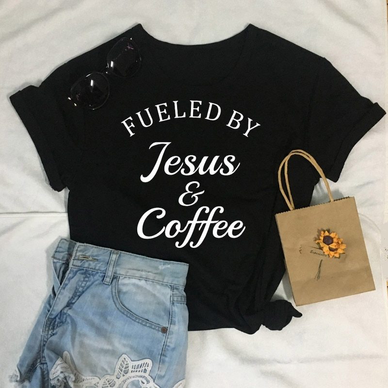 Angetrieben von Jesus und Kaffee-T-Shirt