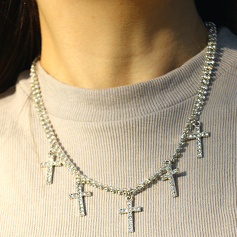 Cross pendant necklace