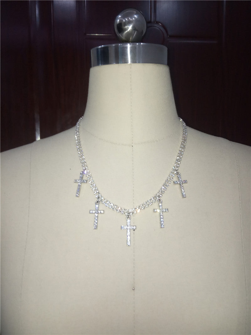 Cross pendant necklace